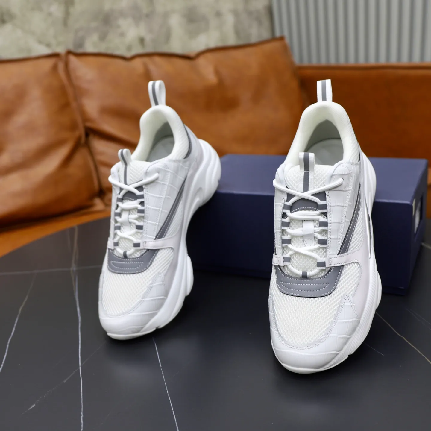 Ex-factory price: 500💰🙅‍♂️🙅‍♂️🙅‍♂️ Brand: Dior DIOR Standard code: 38-44 (45, 46 customized) Grade: Same as the official website Material: Original leather splicing Comfortable and breathable lining Original wear-resistant outsole Style category: Men's fashionable casual shoes Running sneakers Noble luxury brand elements Top luxury Color: actual picture color